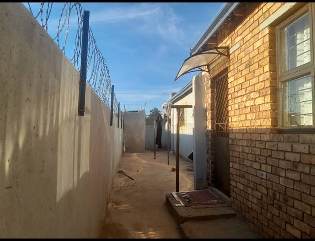 3 BEDROOM HOUSE FOR SALE IN NELLMAPIUS